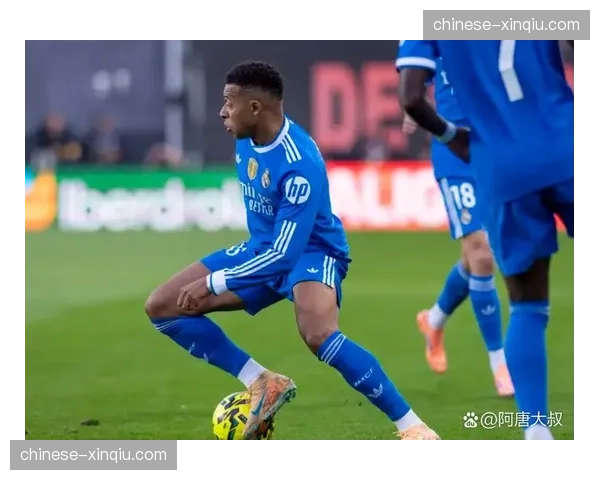 赛前训练：皇马重点演练了针对对手边路传中的防守站位